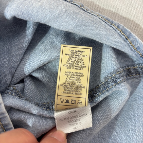 7 for all Mankind Boys‎ Denim Button-Up Shirt  Distressed  Size 3t - Picture 6 of 6